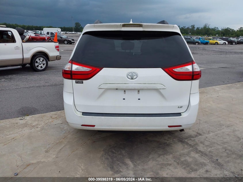 2018 Toyota Sienna Le 8 Passenger VIN: 5TDKZ3DC5JS957775 Lot: 39598319