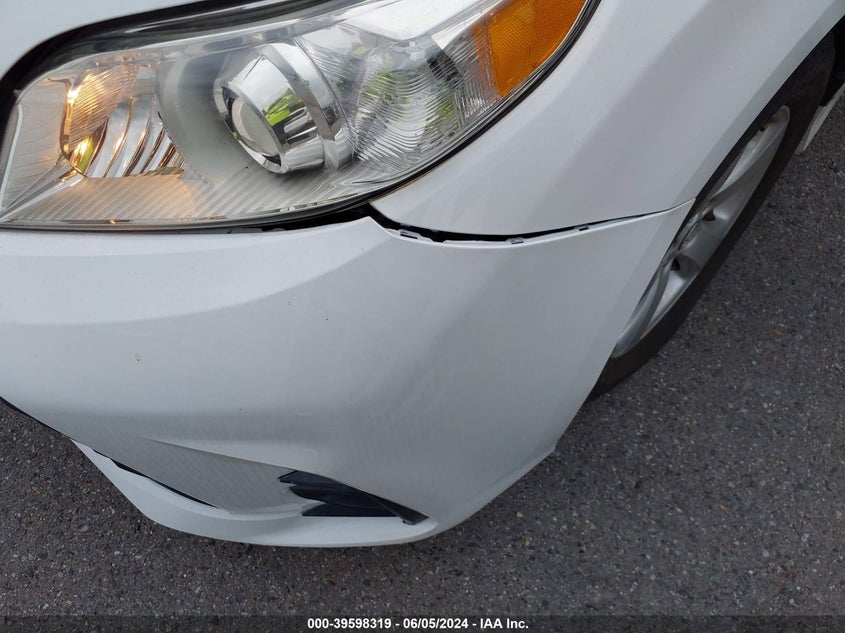 2018 Toyota Sienna Le 8 Passenger VIN: 5TDKZ3DC5JS957775 Lot: 39598319