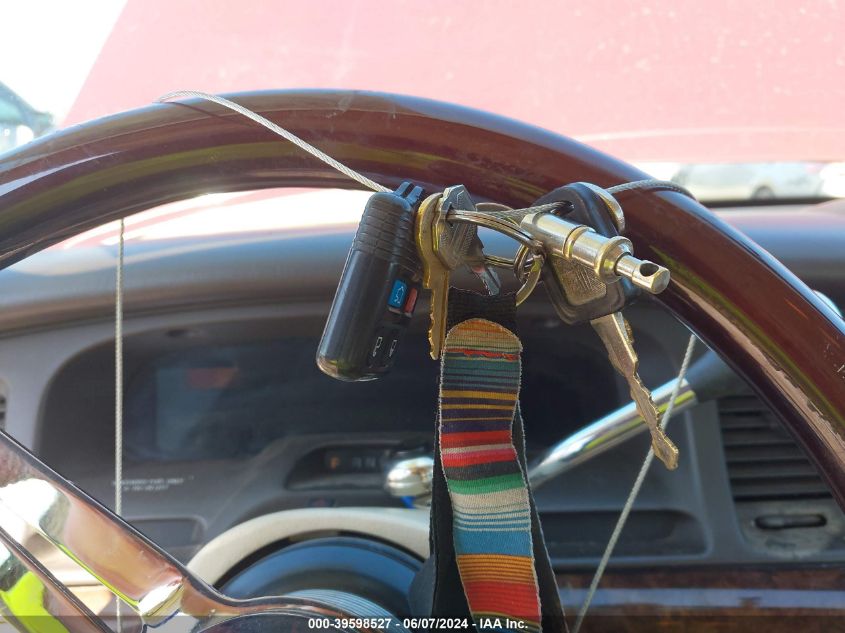 1995 Lincoln Town Car Signature/Spinnaker VIN: 1LNLM82W5SY617024 Lot: 39598527