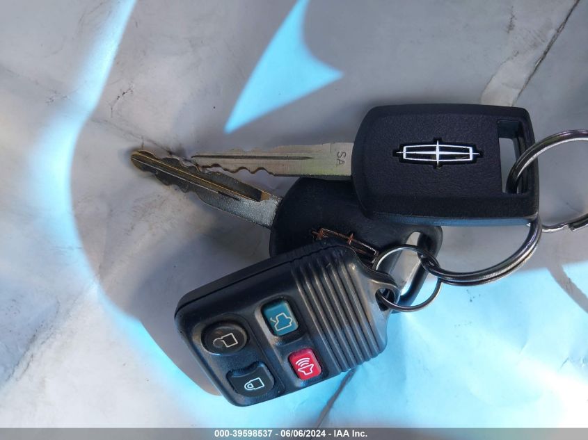 2011 Lincoln Town Car Signature Limited VIN: 2LNBL8CV0BX766008 Lot: 39598537