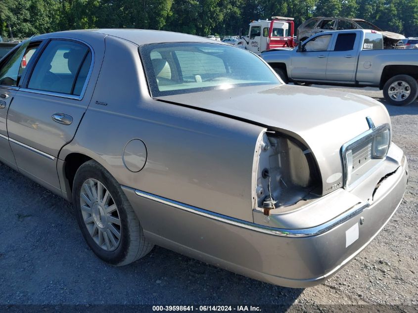 2003 Lincoln Town Car Signature VIN: 1LNHM82W33Y618289 Lot: 39598641