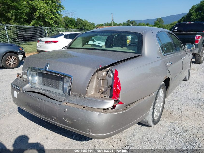 2003 Lincoln Town Car Signature VIN: 1LNHM82W33Y618289 Lot: 39598641