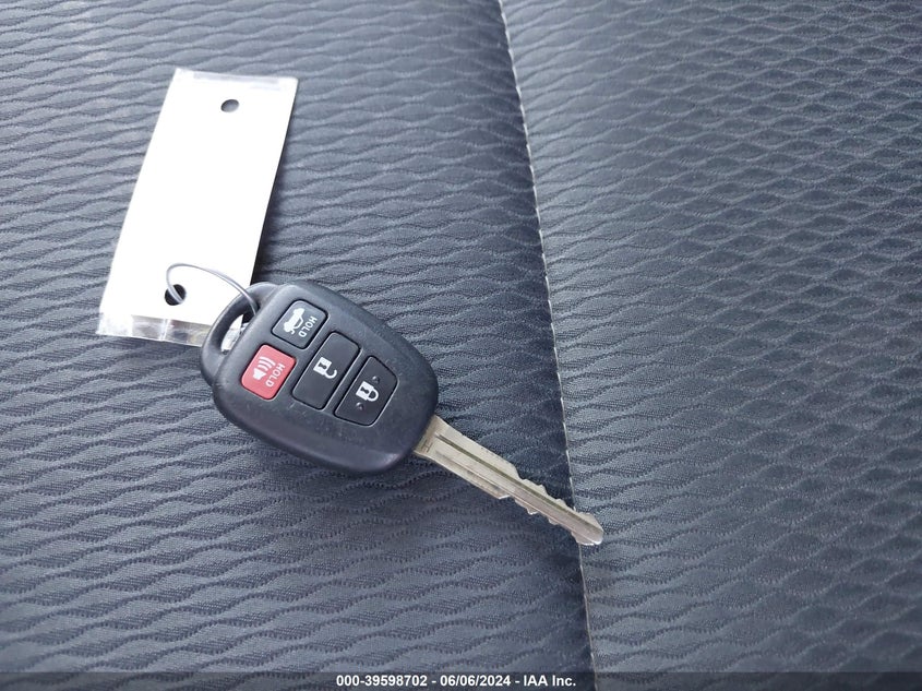 2017 Toyota Corolla Le VIN: 5YFBURHE0HP703617 Lot: 39598702