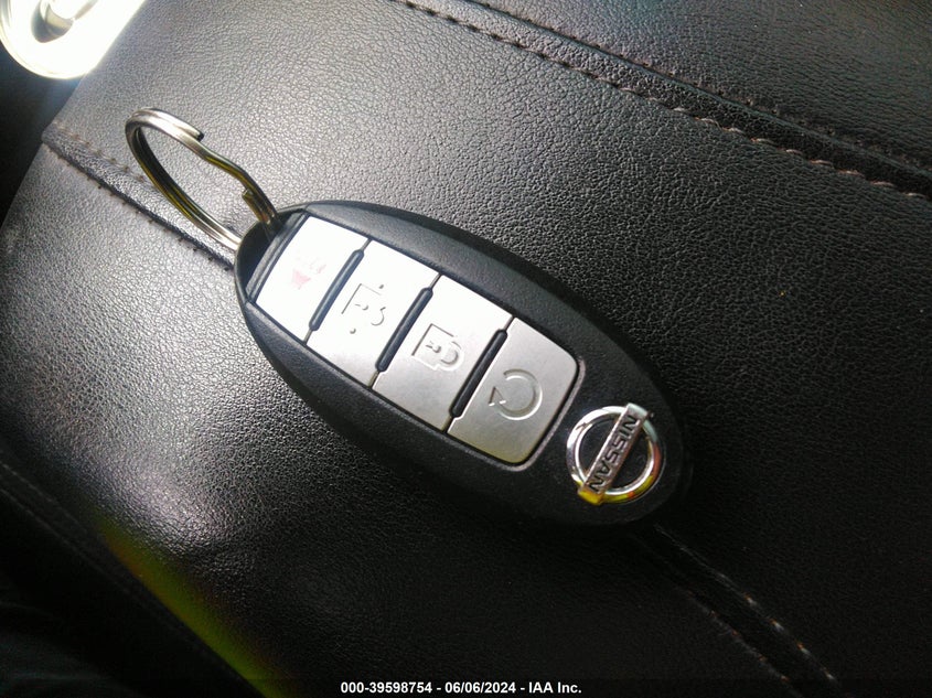 2017 NISSAN ROGUE SV - KNMAT2MV0HP572654