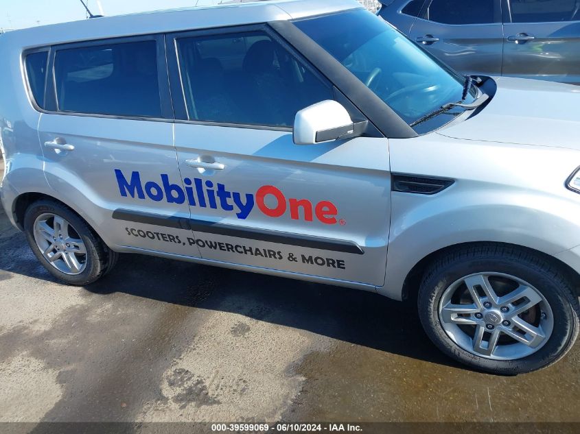 2011 Kia Soul + VIN: KNDJT2A24B7276568 Lot: 39599069