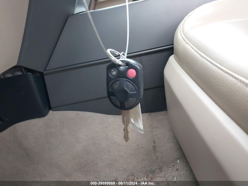 2010 Ford Expedition Xlt VIN: 1FMJU1G5XAEB52724 Lot: 39599089