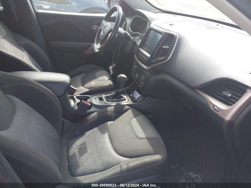 VIN 1C4PJLCB6JD606214 2018 JEEP CHEROKEE LATITUDE