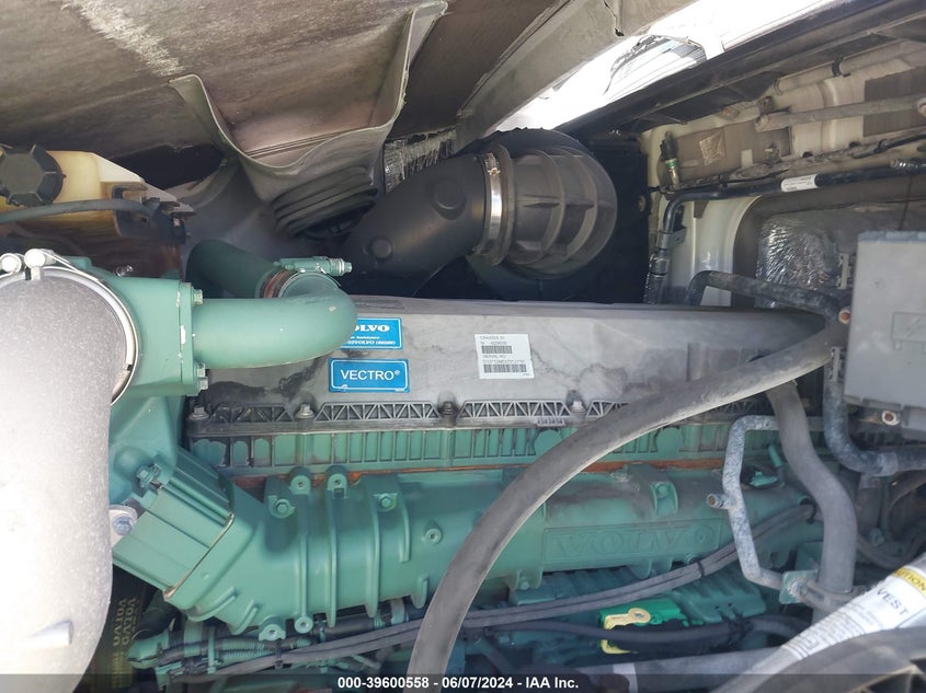 2016 Volvo Vn Vnl VIN: 4V4NC9EG4GN929939 Lot: 39600558