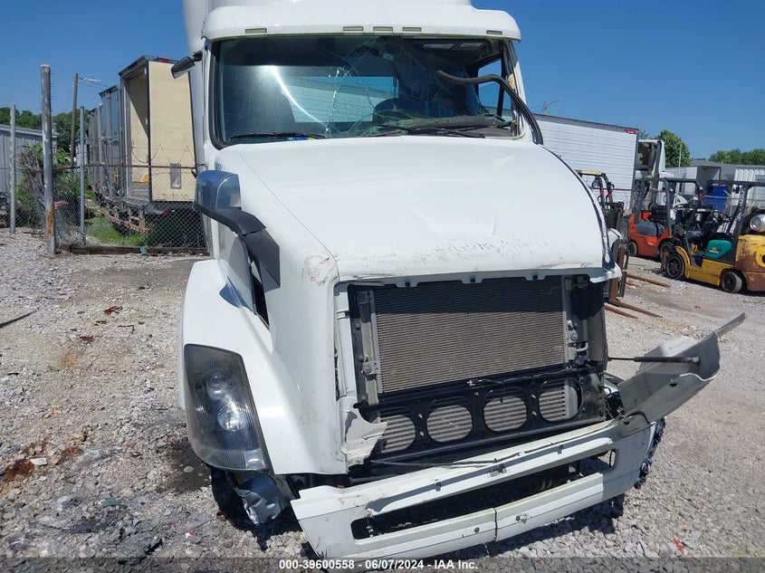 2016 Volvo Vn Vnl VIN: 4V4NC9EG4GN929939 Lot: 39600558