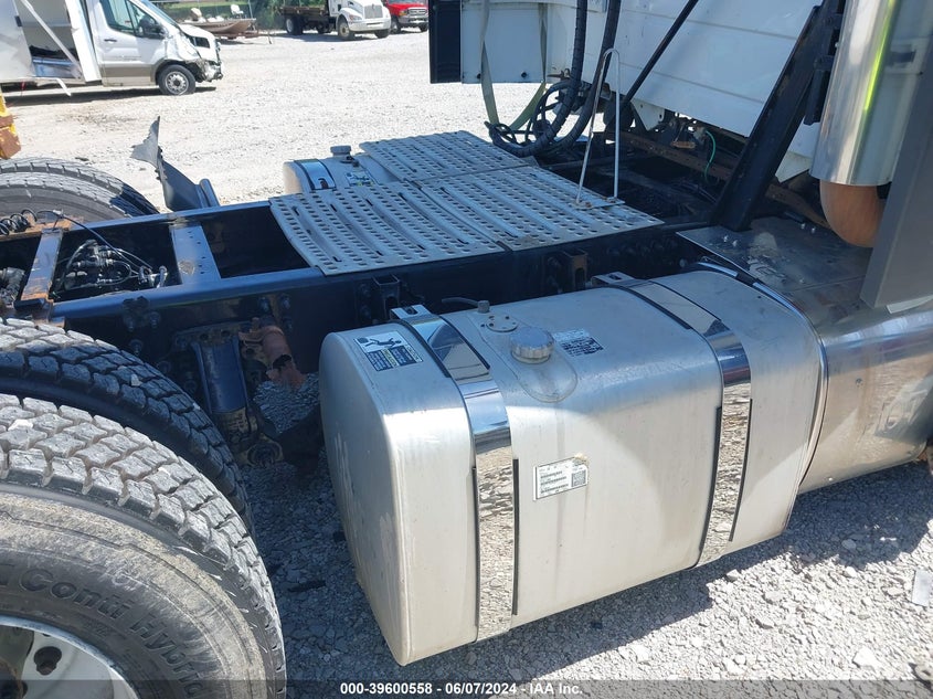 2016 Volvo Vn Vnl VIN: 4V4NC9EG4GN929939 Lot: 39600558