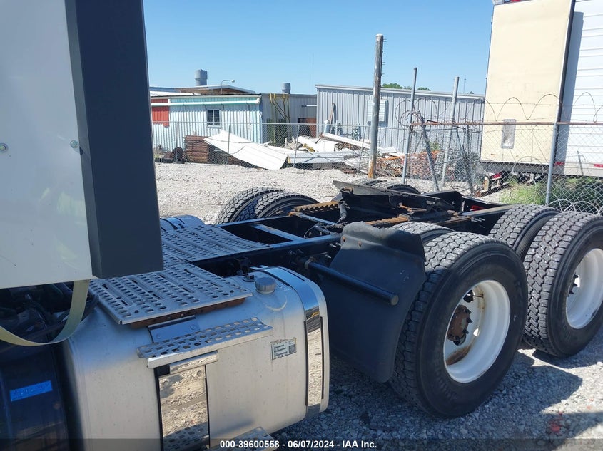 2016 Volvo Vn Vnl VIN: 4V4NC9EG4GN929939 Lot: 39600558