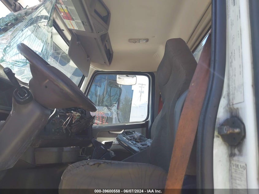 2016 Volvo Vn Vnl VIN: 4V4NC9EG4GN929939 Lot: 39600558