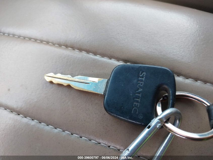 1999 Ford Expedition Eddie Bauer/Xlt VIN: 1FMPU18L2XLC26875 Lot: 39600797