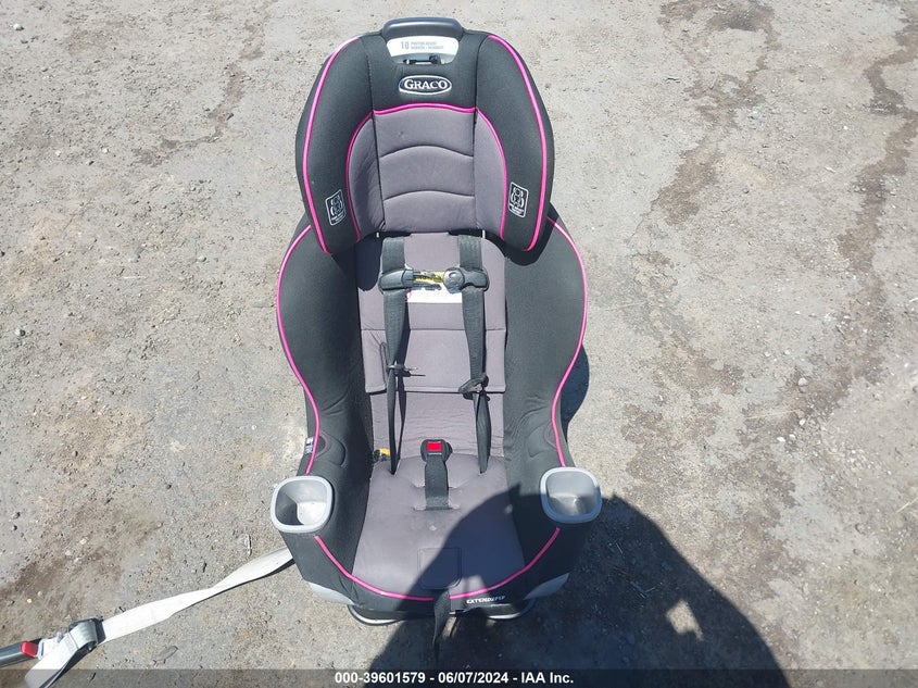 2019 Kia Sorento 2.4L L VIN: 5XYPG4A32KG466049 Lot: 39601579