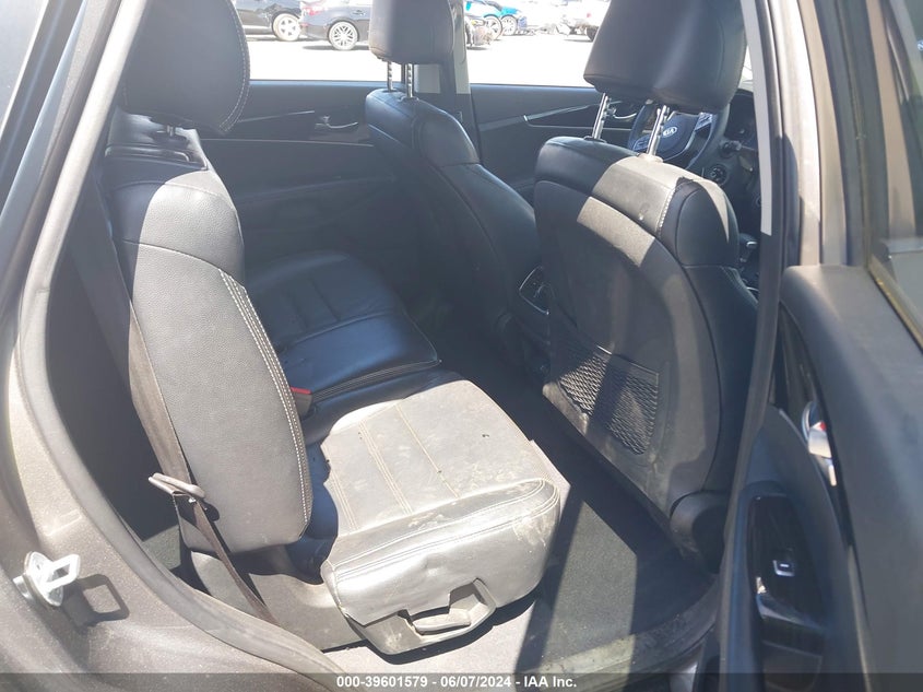 2019 Kia Sorento 2.4L L VIN: 5XYPG4A32KG466049 Lot: 39601579