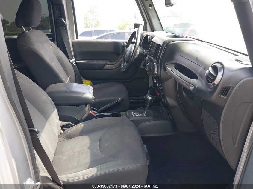 2017 JEEP WRANGLER UNLIMITED SPORT 4X4 - 1C4BJWDG1HL753417