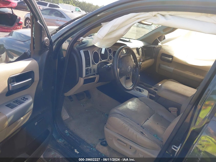 2008 Toyota Sequoia Limited 5.7L V8 VIN: 5TDZY68A98S002080 Lot: 39602227