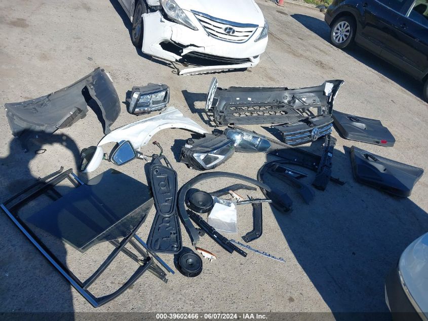 2019 Volkswagen Tiguan 2.0T Se/2.0T Sel/2.0T Sel R-Line/2.0T Sel R-Line Black VIN: 3VV2B7AX9KM071352 Lot: 39602466