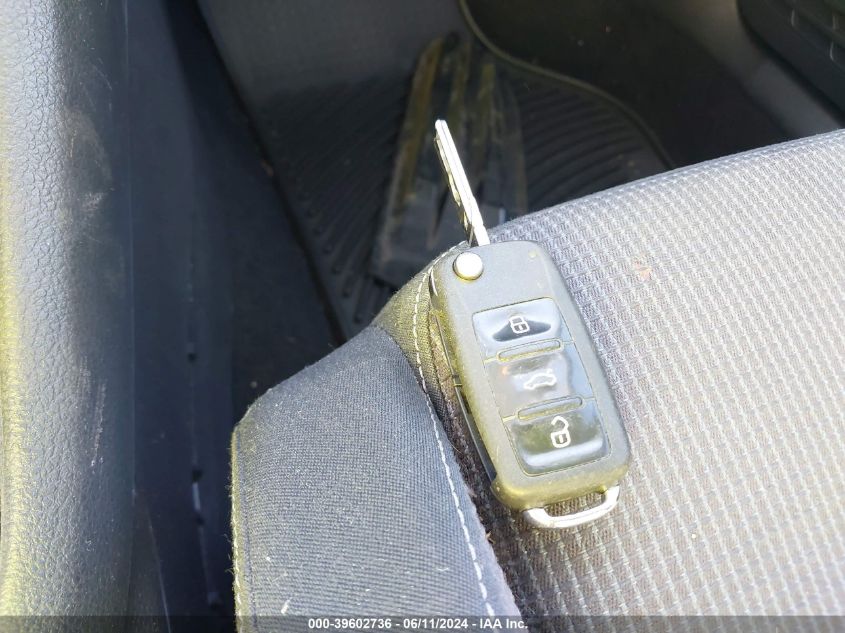 2010 Volkswagen Golf 4-Door VIN: WVWDB7AJ2AW415721 Lot: 39602736