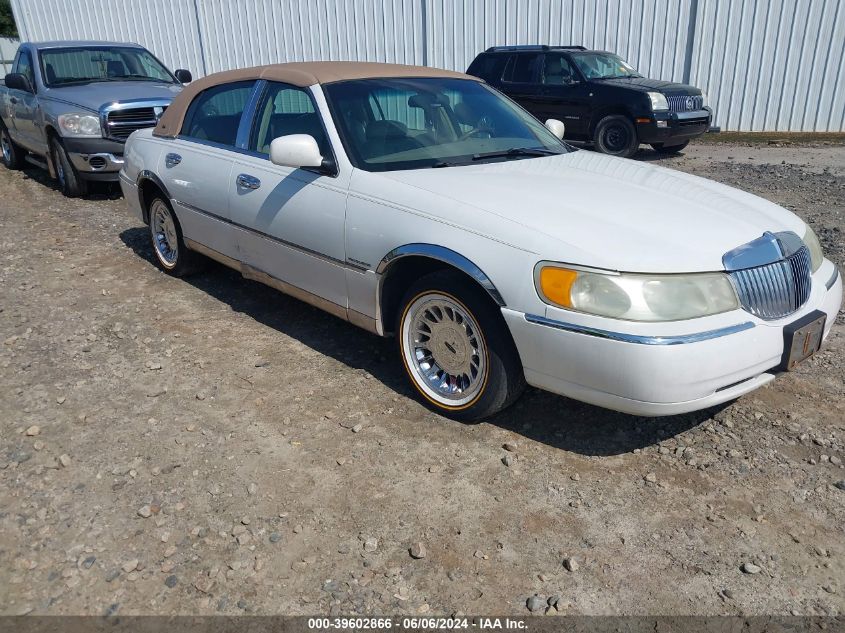 2001 Lincoln Town Car Cartier VIN: 1LNHM83W61Y713277 Lot: 39602866