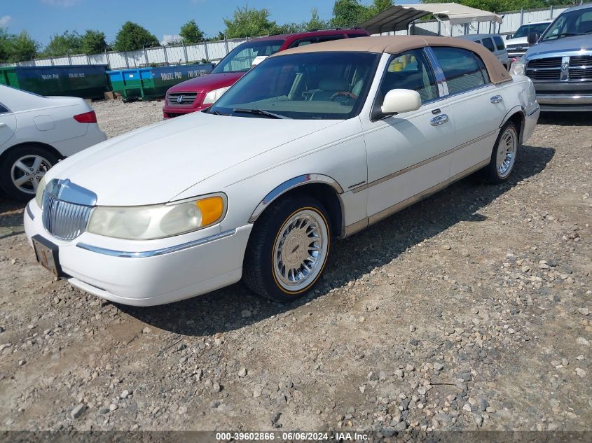 2001 Lincoln Town Car Cartier VIN: 1LNHM83W61Y713277 Lot: 39602866