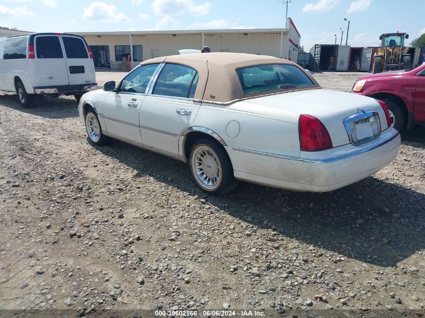 2001 Lincoln Town Car Cartier VIN: 1LNHM83W61Y713277 Lot: 39602866