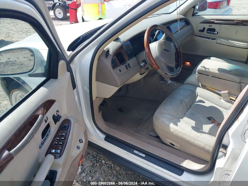 2001 Lincoln Town Car Cartier VIN: 1LNHM83W61Y713277 Lot: 39602866