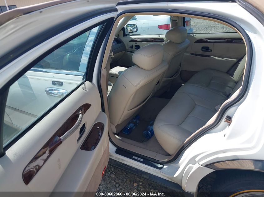 2001 Lincoln Town Car Cartier VIN: 1LNHM83W61Y713277 Lot: 39602866