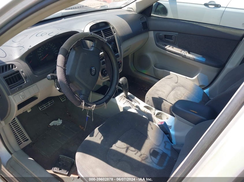 2005 Kia Spectra5 VIN: KNAFE161455074613 Lot: 39602878