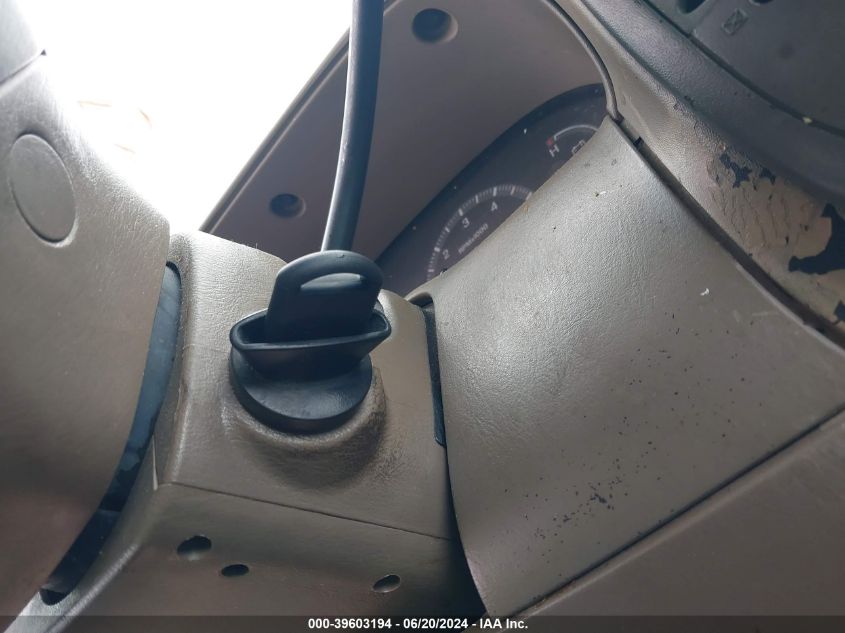 2000 Ford Expedition Xlt VIN: 1FMRU15L6YLA77451 Lot: 39603194