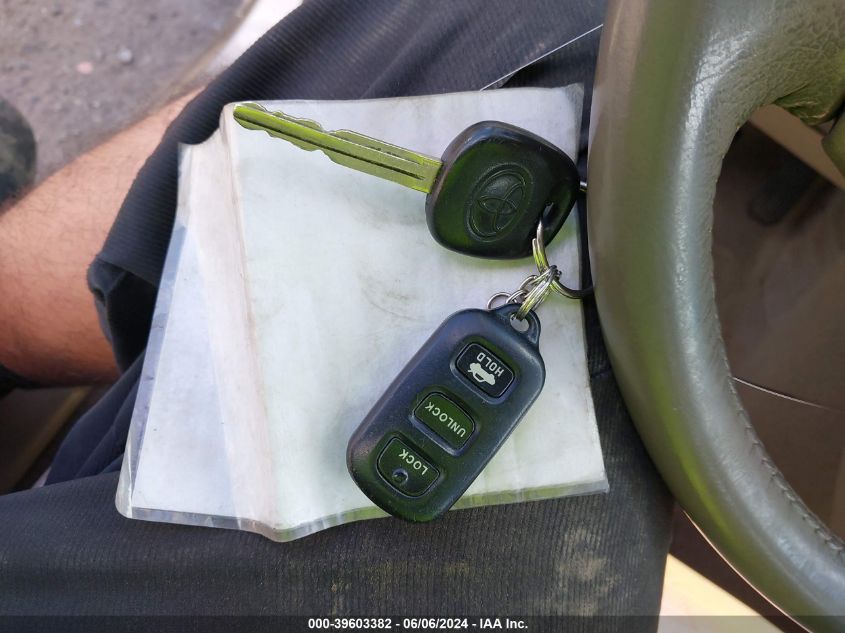 2004 Toyota Camry Xle VIN: 4T1BE32K44U850962 Lot: 39603382