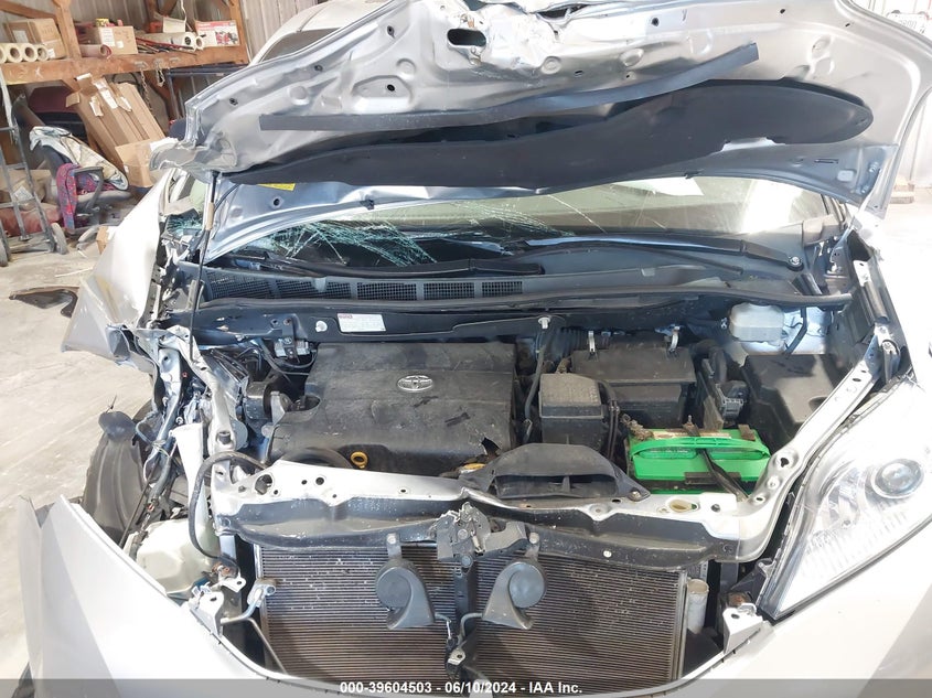 2011 Toyota Sienna Limited V6 VIN: 5TDYK3DC4BS095472 Lot: 39604503