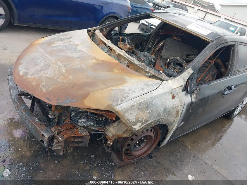 2017 Toyota Corolla Le VIN: 5YFBURHE6HP729400 Lot: 39604715