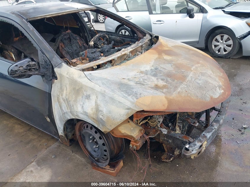 2017 Toyota Corolla Le VIN: 5YFBURHE6HP729400 Lot: 39604715