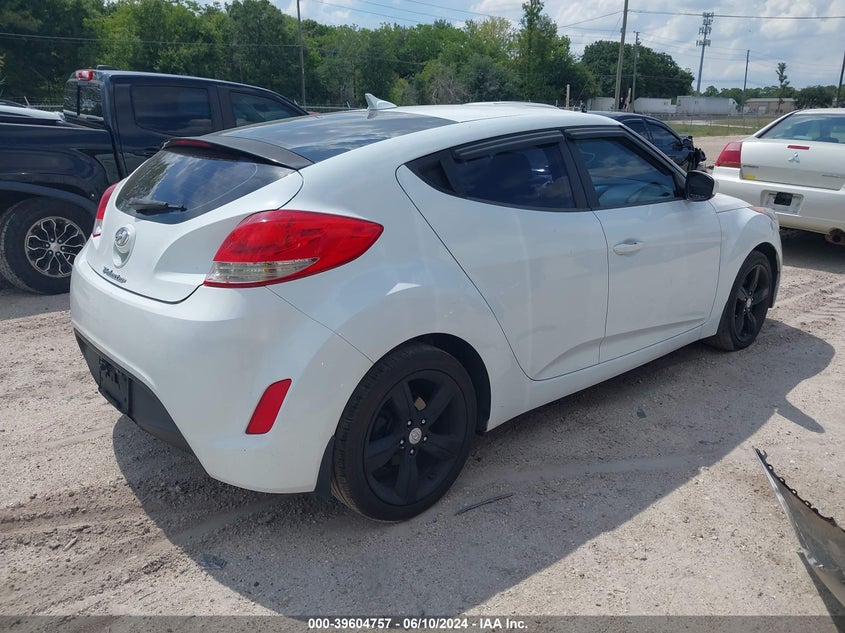 2013 Hyundai Veloster Base W/Gray VIN: KMHTC6AD7DU103595 Lot: 39604757