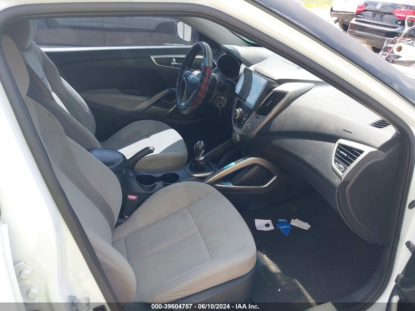 2013 Hyundai Veloster Base W/Gray VIN: KMHTC6AD7DU103595 Lot: 39604757