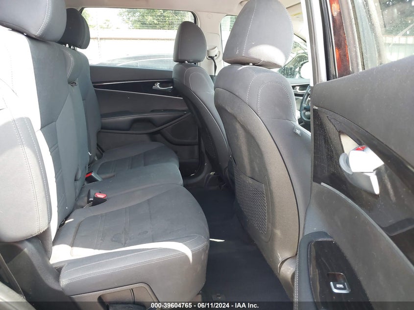 2019 Kia Sorento 3.3L Lx VIN: 5XYPG4A54KG463476 Lot: 39604765