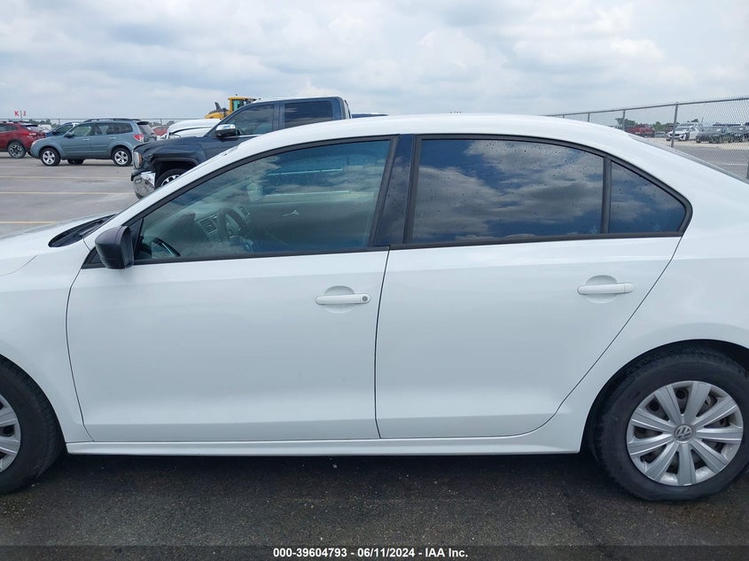 2013 Volkswagen Jetta 2.0L S VIN: 3VW2K7AJ8DM225656 Lot: 39604793