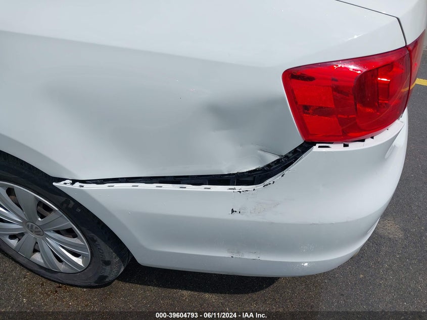 2013 Volkswagen Jetta 2.0L S VIN: 3VW2K7AJ8DM225656 Lot: 39604793