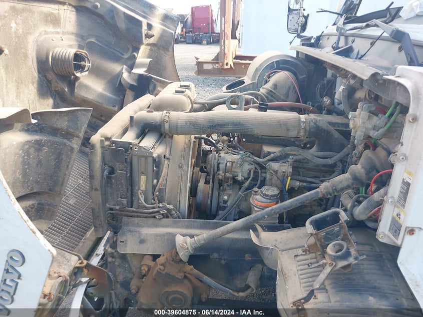 1998 Volvo Vn VIN: 4VG7DBJF3WN752702 Lot: 39604875