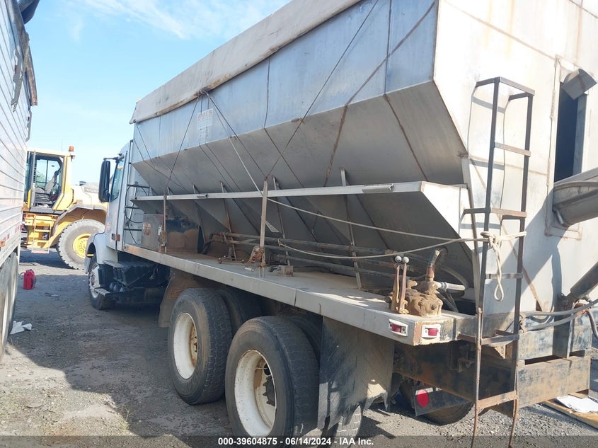 1998 Volvo Vn VIN: 4VG7DBJF3WN752702 Lot: 39604875