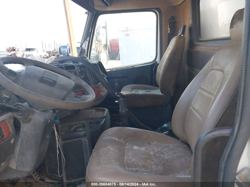 1998 Volvo Vn VIN: 4VG7DBJF3WN752702 Lot: 39604875