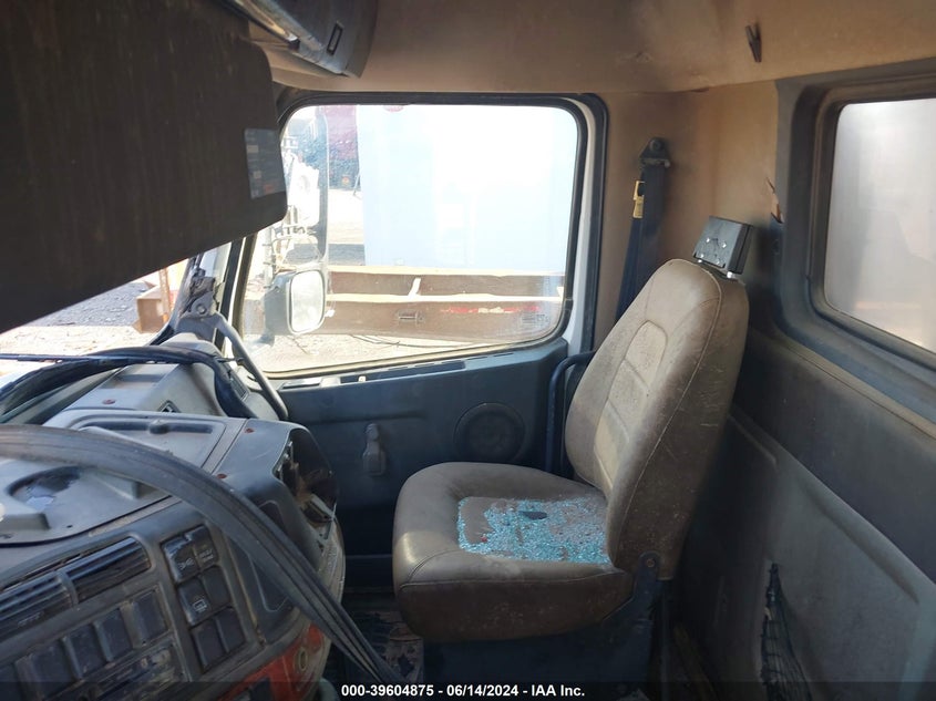 1998 Volvo Vn VIN: 4VG7DBJF3WN752702 Lot: 39604875