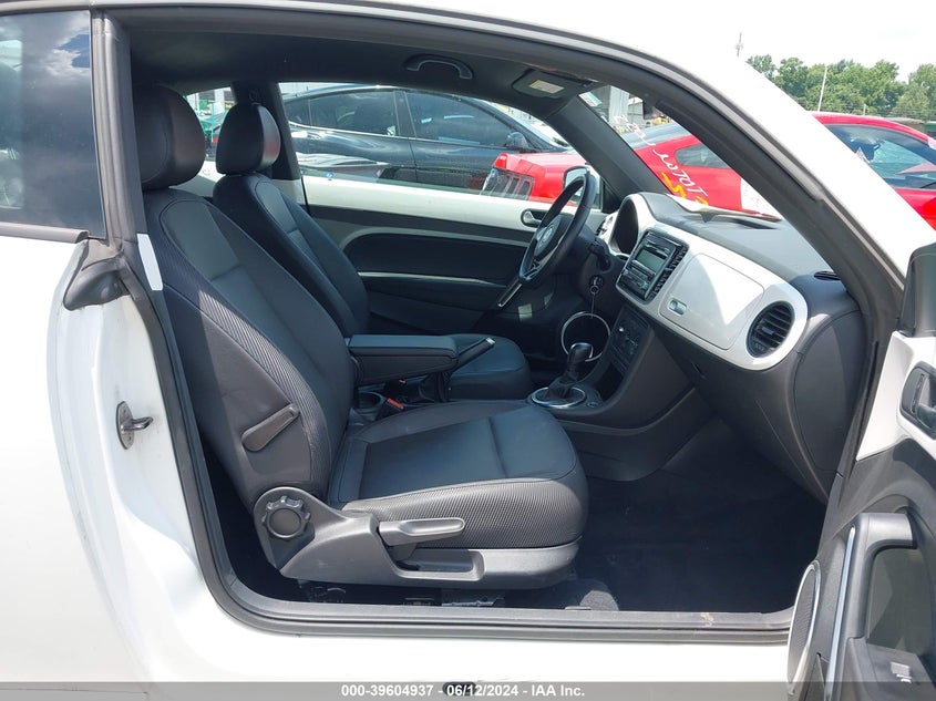 2013 VOLKSWAGEN BEETLE 2.5L - 3VWJP7AT7DM679766