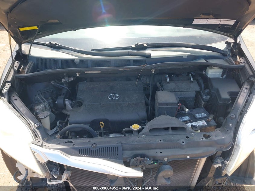 2011 Toyota Sienna Limited V6 VIN: 5TDYK3DCXBS071368 Lot: 39604952