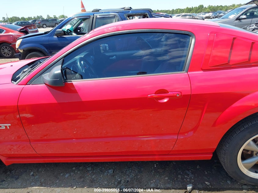 2005 Ford Mustang Gt Deluxe/Gt Premium VIN: 1ZVFT82H655236839 Lot: 39605058