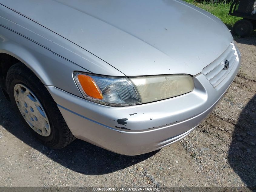 1999 Toyota Camry Le VIN: 4T1BG22K7XU452430 Lot: 39605103