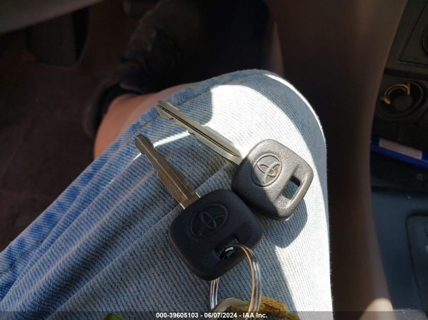 1999 Toyota Camry Le VIN: 4T1BG22K7XU452430 Lot: 39605103