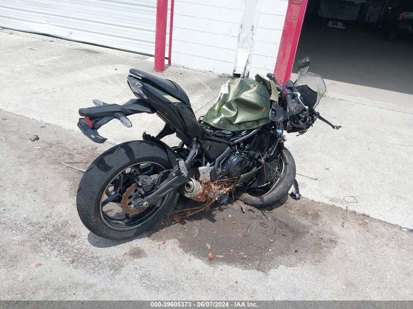 VIN ML5EXEP14RDAC3020 2024 KAWASAKI EX650 P