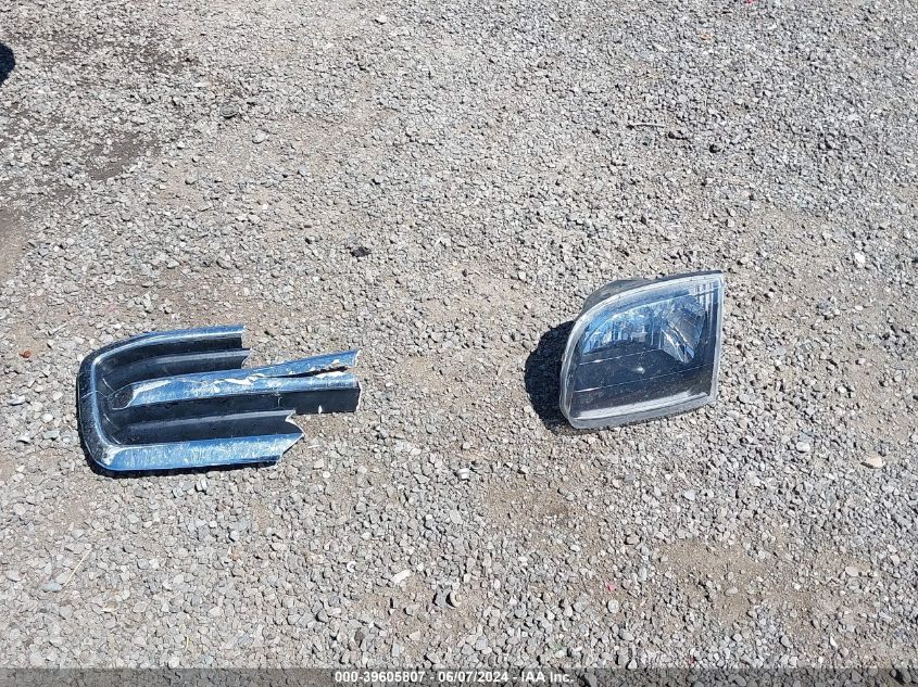 2001 Toyota Tundra Sr5 V8 VIN: 5TBBT44101S198984 Lot: 39605807